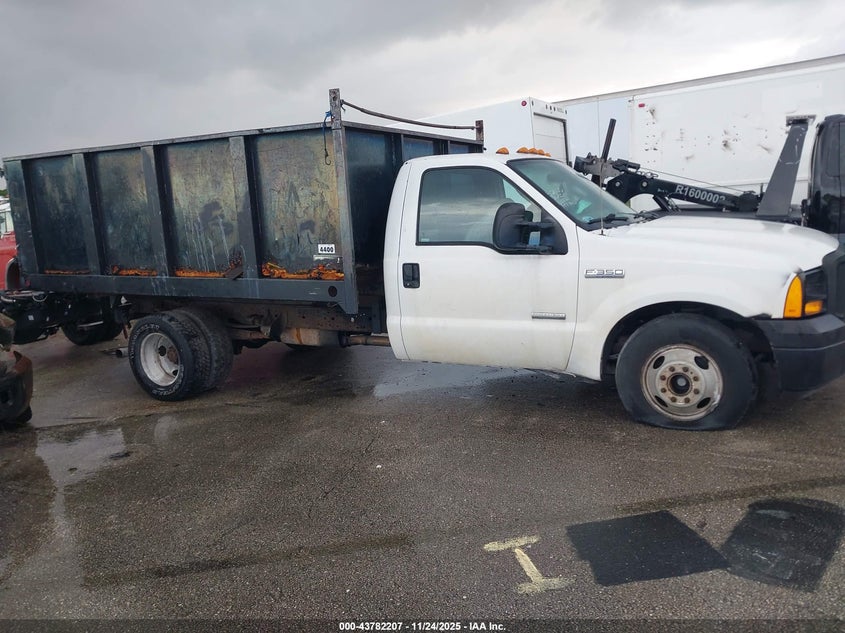 2005 Ford F-350 Xl/Xlt VIN: 1FDWF36P65EB33138 Lot: 43782207