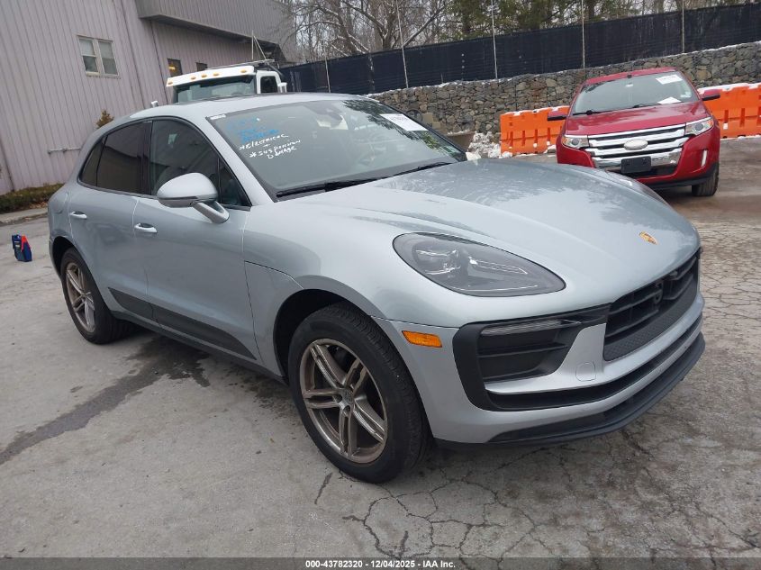 PORSCHE MACAN T