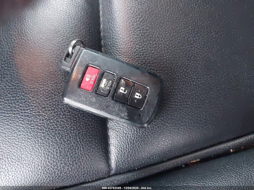 5YFBURHE8HP580956 2017 TOYOTA COROLLA photo no. 11