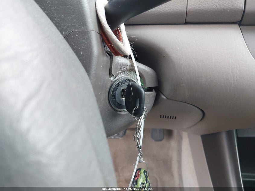 2003 Toyota Camry Le VIN: JTDBE32K830240623 Lot: 43782430