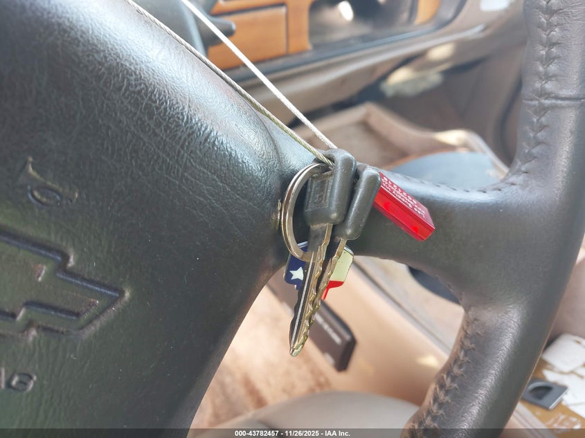 1999 Chevrolet Suburban 1500 VIN: 1GBEC16R7XJ514462 Lot: 43782457