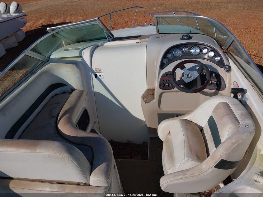 1999 CHAPPARAL 260 auction photo 5