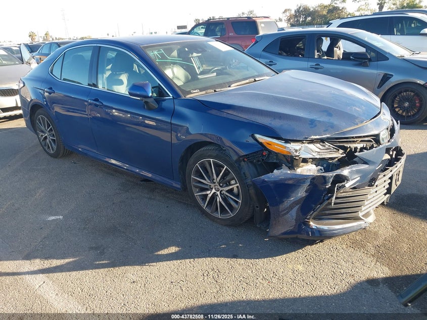 TOYOTA CAMRY HYBRID XLE HYBRID