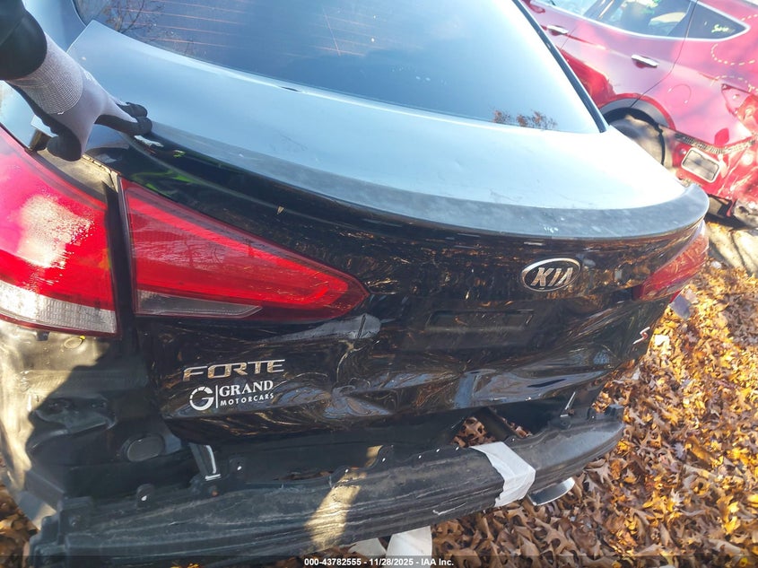 2018 Kia Forte S VIN: 3KPFL4A75JE274680 Lot: 43782555