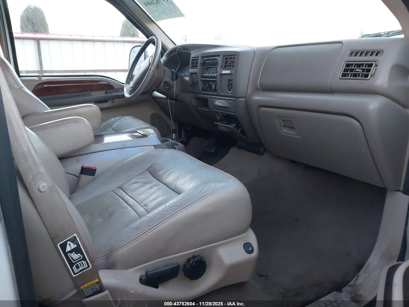 1FMNU43S2YEB35604 2000 FORD EXCURSION photo no. 5
