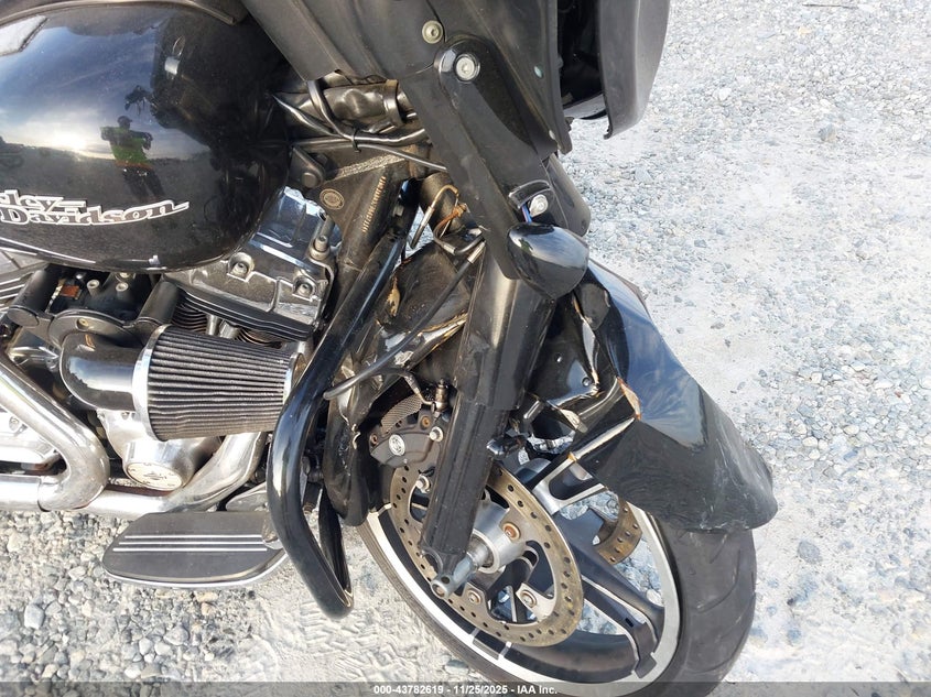 2013 Harley-Davidson Flhx Street Glide VIN: 1HD1KBM37DB687114 Lot: 43782619