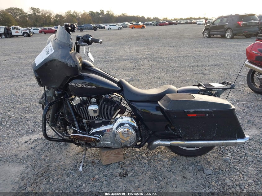 2013 Harley-Davidson Flhx Street Glide VIN: 1HD1KBM37DB687114 Lot: 43782619