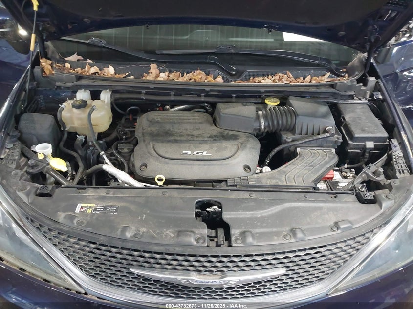 2017 Chrysler Pacifica Touring VIN: 2C4RC1DG9HR722483 Lot: 43782673