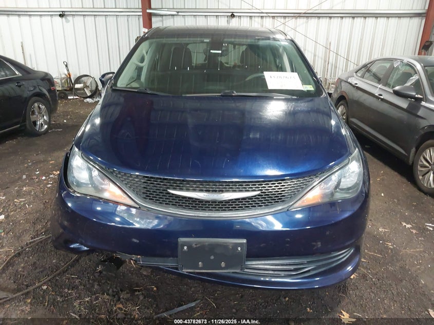 2017 Chrysler Pacifica Touring VIN: 2C4RC1DG9HR722483 Lot: 43782673