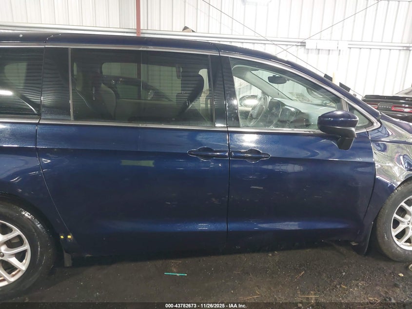 2017 Chrysler Pacifica Touring VIN: 2C4RC1DG9HR722483 Lot: 43782673