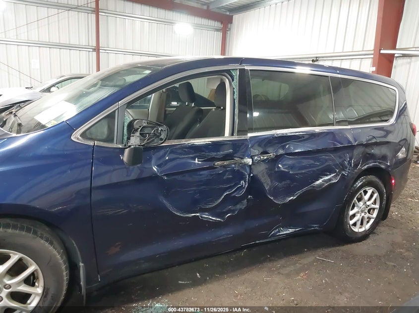 2017 Chrysler Pacifica Touring VIN: 2C4RC1DG9HR722483 Lot: 43782673