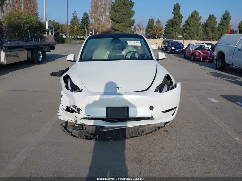 2023 Tesla Model Y Awd/Long Range Dual Motor All-Wheel Drive VIN: 7SAYGDEE7PF625553 Lot: 43782708