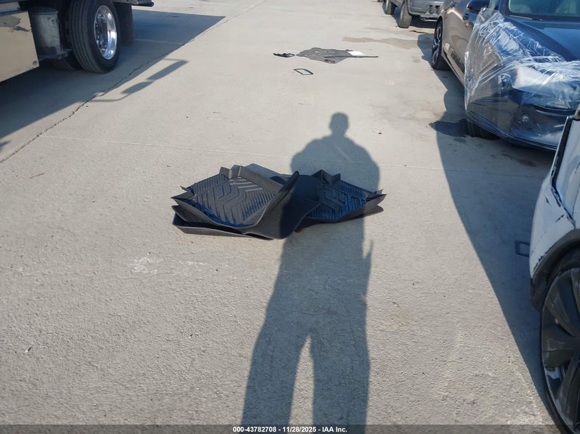 2023 Tesla Model Y Awd/Long Range Dual Motor All-Wheel Drive VIN: 7SAYGDEE7PF625553 Lot: 43782708