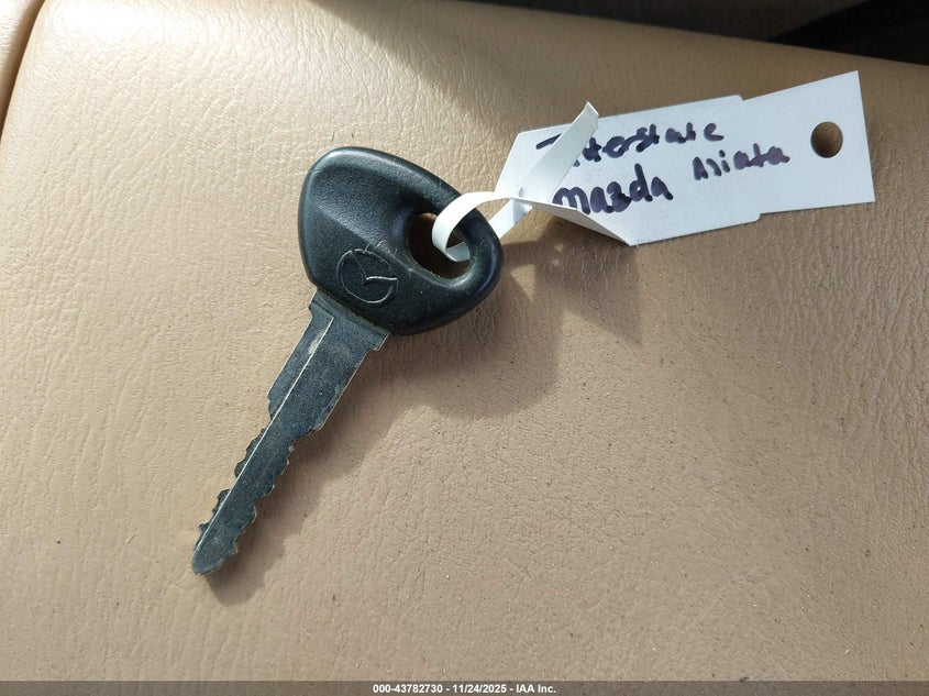 2001 Mazda Mx-5 Miata Ls/Special Edition VIN: JM1NB353310210064 Lot: 43782730