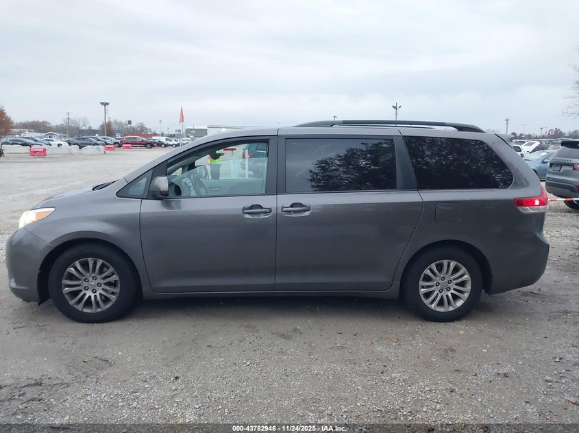 2013 Toyota Sienna Xle V6 8 Passenger VIN: 5TDYK3DC7DS288704 Lot: 43782946