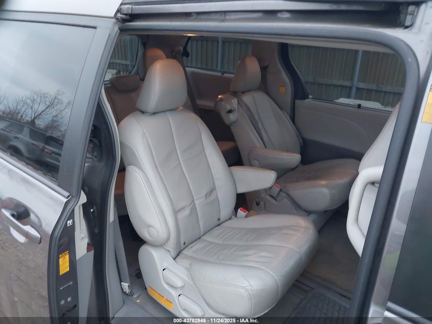 2013 Toyota Sienna Xle V6 8 Passenger VIN: 5TDYK3DC7DS288704 Lot: 43782946