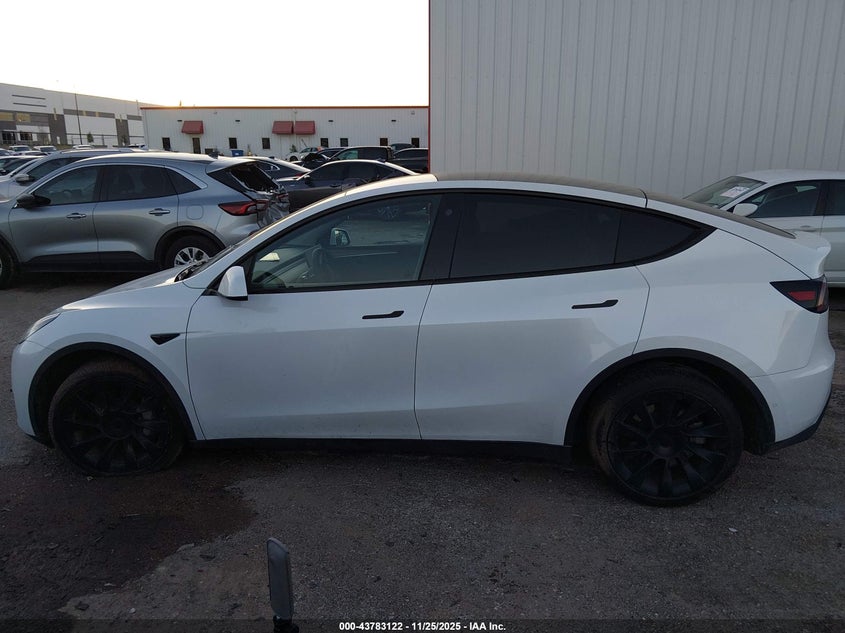 2022 Tesla Model Y Long Range Dual Motor All-Wheel Drive VIN: 7SAYGDEEXNA019609 Lot: 43783122