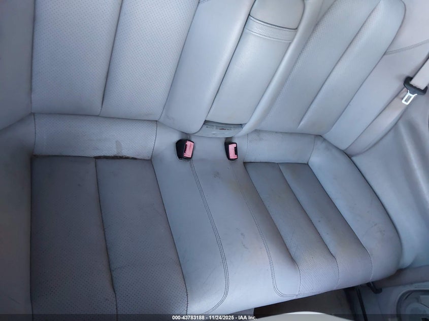 2001 Mercedes-Benz Clk 320 VIN: WDBLK65G01T070077 Lot: 43783188