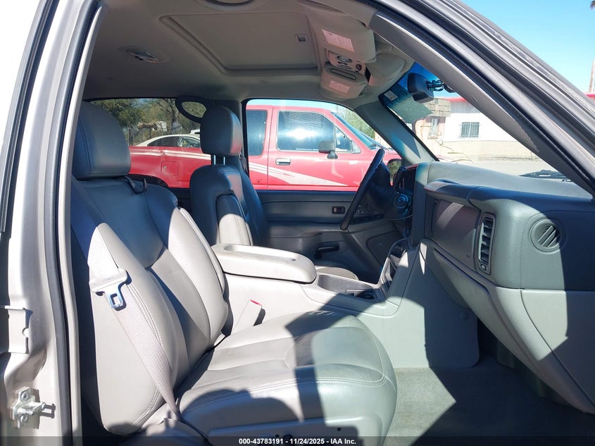 3GNEC12Z65G215990 2005 CHEVROLET AVALANCHE photo no. 5