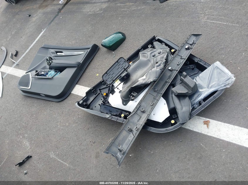 2024 Vinfast Vf 8 Eco VIN: RLLV1AEB1RH008311 Lot: 43783208