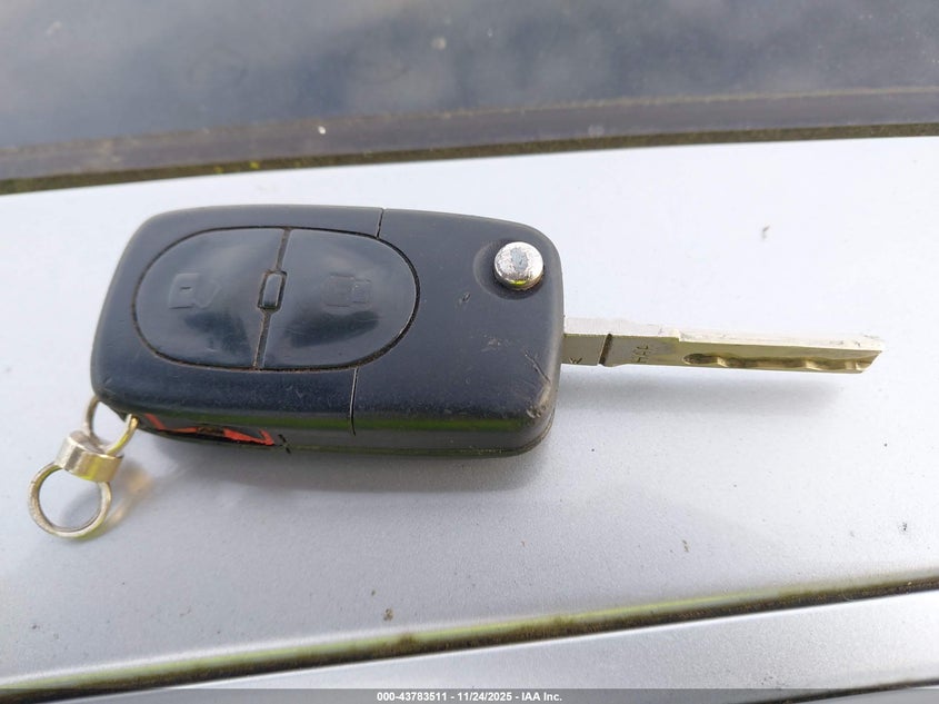 2000 Audi A4 1.8 T VIN: WAUDC68D8YA088513 Lot: 43783511