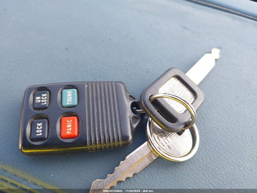 1993 Lincoln Town Car Signature/Jack Nicklaus VIN: 1LNLM82W2PY685059 Lot: 43783643