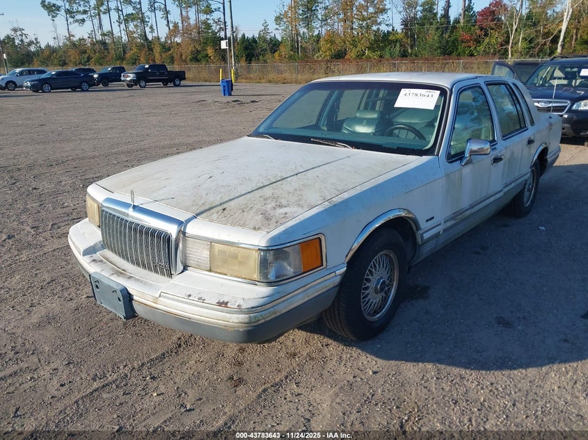 1LNLM82W2PY685059 1993 LINCOLN TOWN CAR photo no. 2