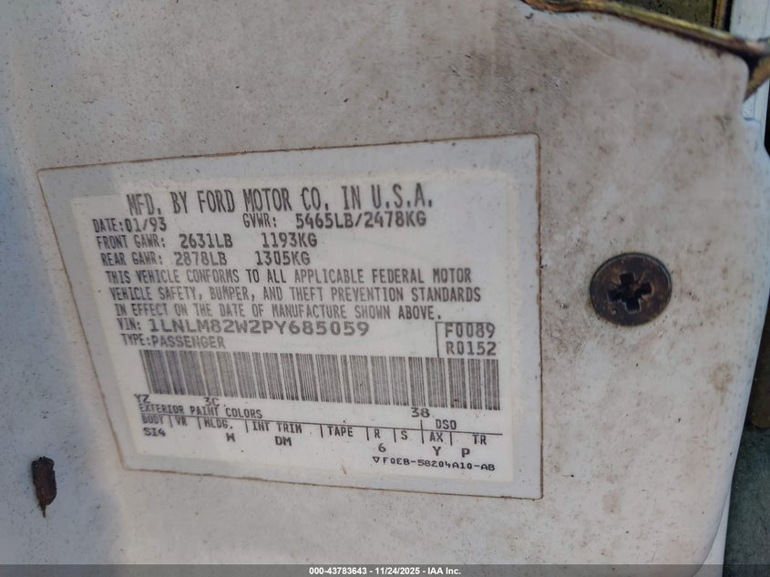 1993 Lincoln Town Car Signature/Jack Nicklaus VIN: 1LNLM82W2PY685059 Lot: 43783643