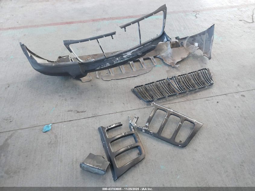 2000 Jeep Grand Cherokee Laredo VIN: 1J4GW48S3YC197566 Lot: 43783685