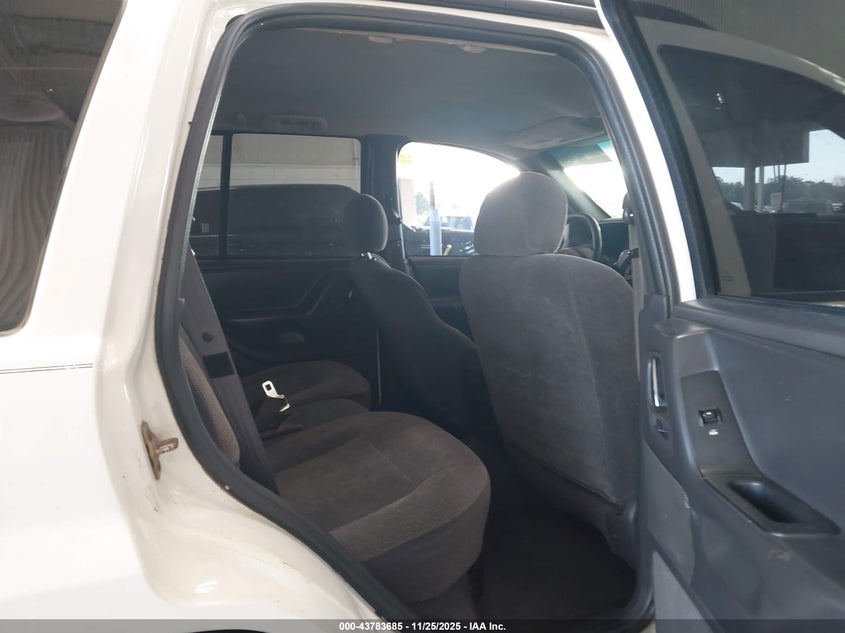 2000 Jeep Grand Cherokee Laredo VIN: 1J4GW48S3YC197566 Lot: 43783685