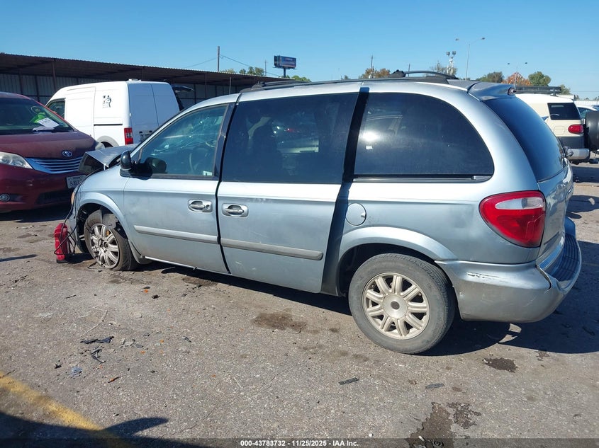 2005 Chrysler Town & Country VIN: 1C4GP45R65B344839 Lot: 43783732