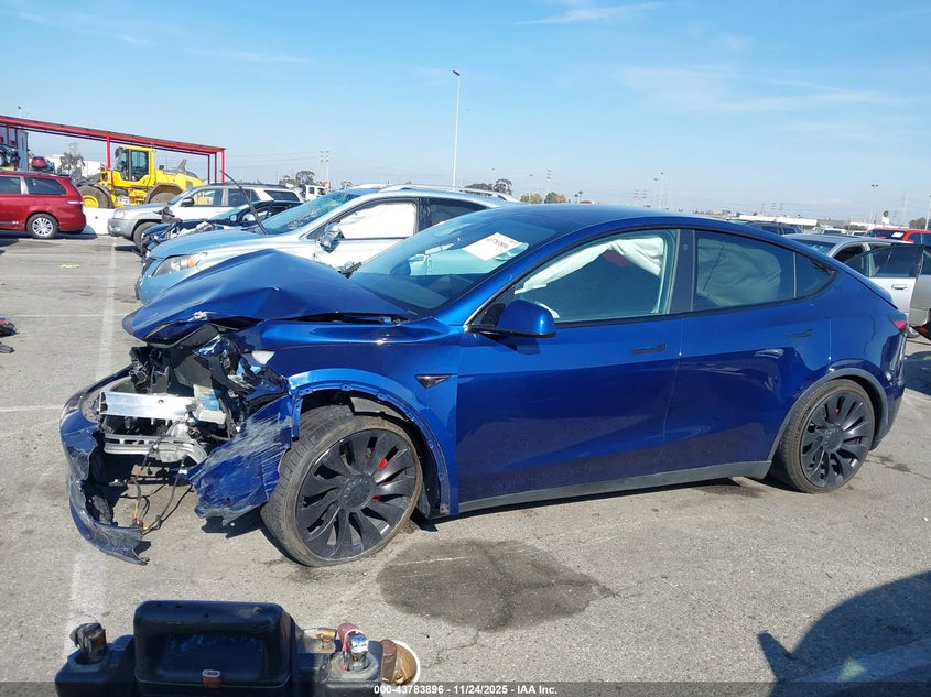 2022 Tesla Model Y Performance Dual Motor All-Wheel Drive VIN: 7SAYGDEF7NF401057 Lot: 43783896