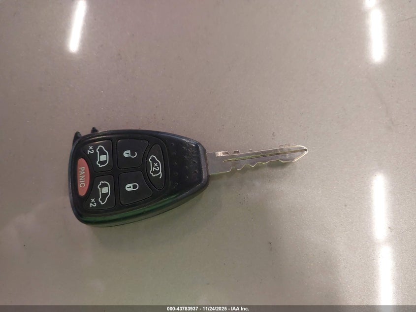 2004 Chrysler Town & Country Limited VIN: 2C8GP64L94R575600 Lot: 43783937