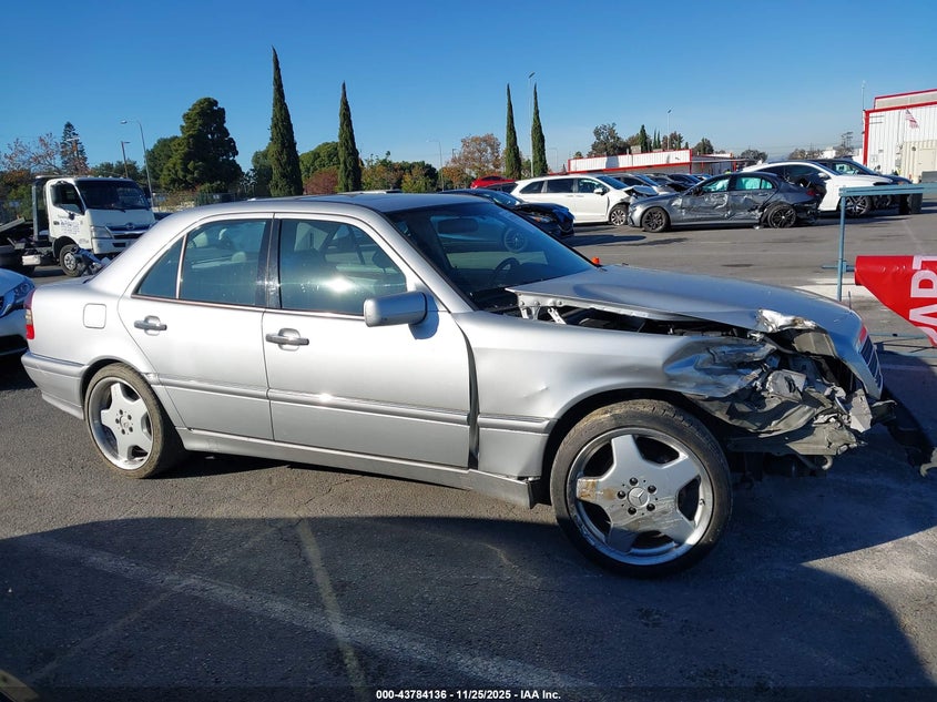 2000 Mercedes-Benz C 230 Kompressor VIN: WDBHA24G4YA820329 Lot: 43784136