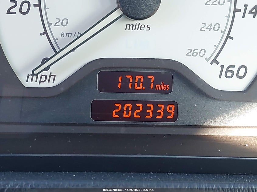 2000 Mercedes-Benz C 230 Kompressor VIN: WDBHA24G4YA820329 Lot: 43784136