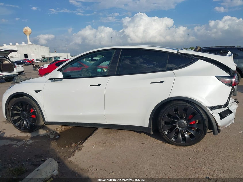 2022 Tesla Model Y Performance Dual Motor All-Wheel Drive VIN: 7SAYGDEF8NF455886 Lot: 43784216