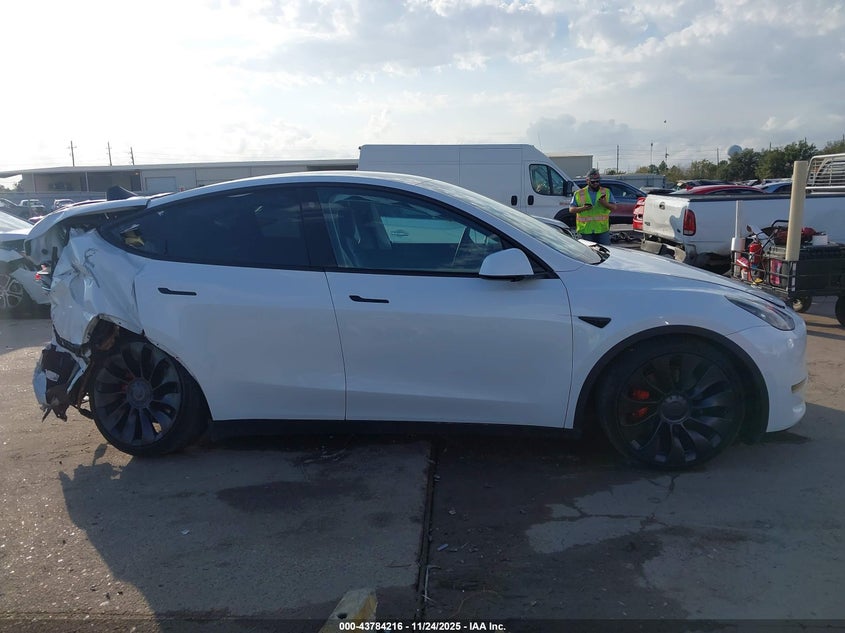 2022 Tesla Model Y Performance Dual Motor All-Wheel Drive VIN: 7SAYGDEF8NF455886 Lot: 43784216