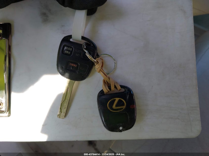 2005 Lexus Rx 330 VIN: JTJGA31UX50052318 Lot: 43784414