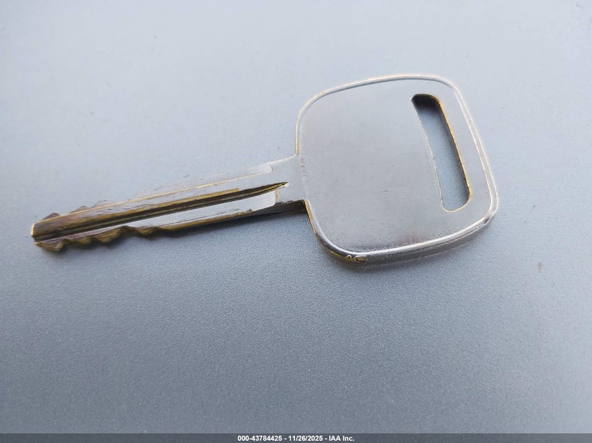 2004 Toyota Camry Le VIN: 4T1BE32K44U274077 Lot: 43784425