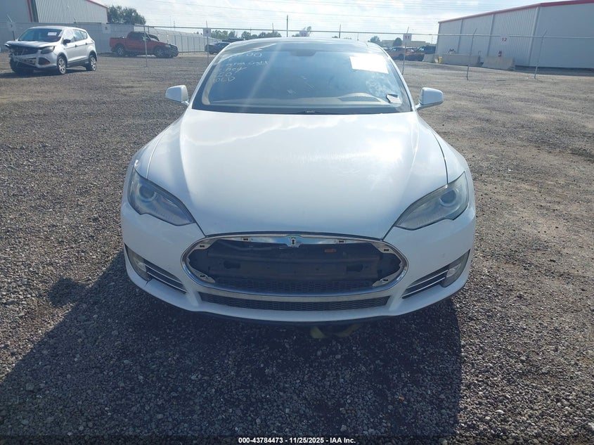 2013 Tesla Model S VIN: 5YJSA1AC1DFP10200 Lot: 43784473