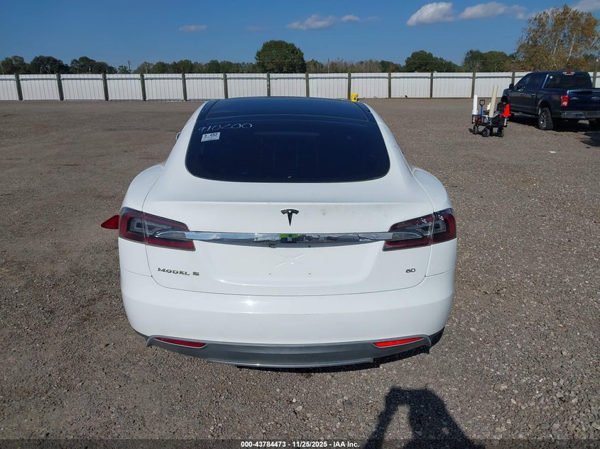 2013 Tesla Model S VIN: 5YJSA1AC1DFP10200 Lot: 43784473