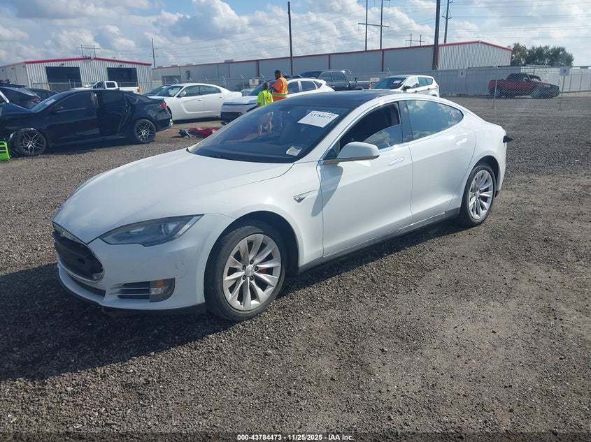 Vin: 5yjsa1ac1dfp10200, lot: 44279912, tesla model s 20132