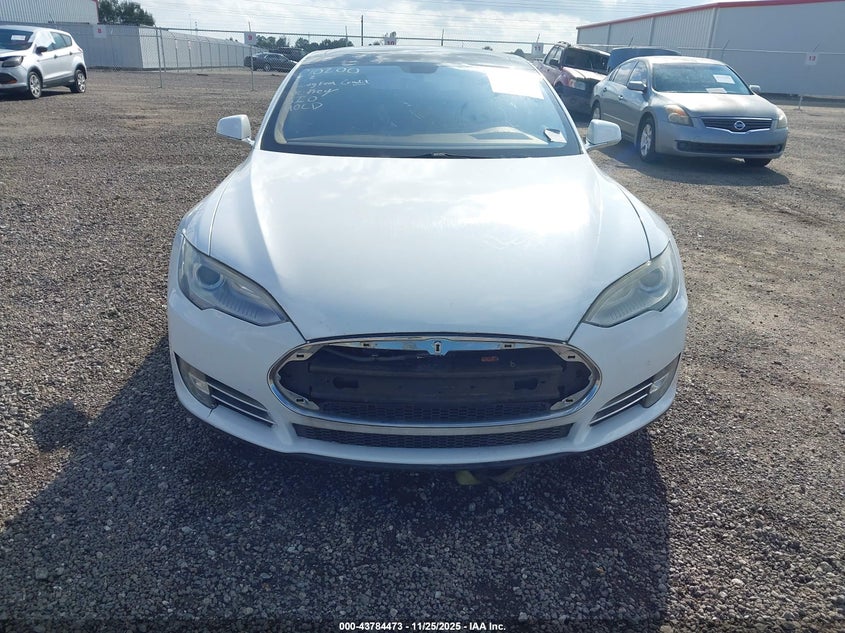 2013 Tesla Model S VIN: 5YJSA1AC1DFP10200 Lot: 43784473