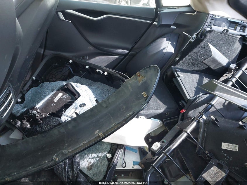 2013 Tesla Model S VIN: 5YJSA1AC1DFP10200 Lot: 43784473