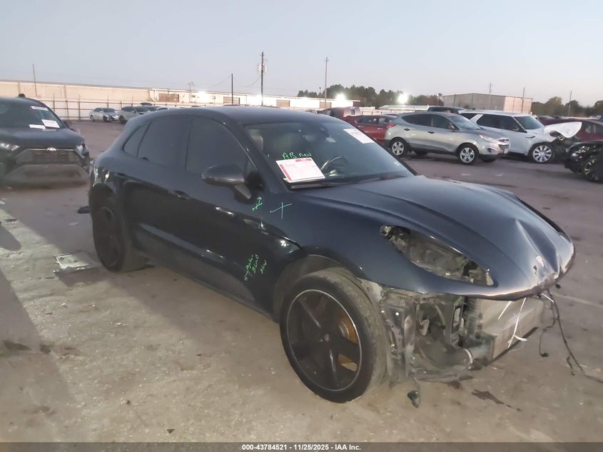 PORSCHE MACAN