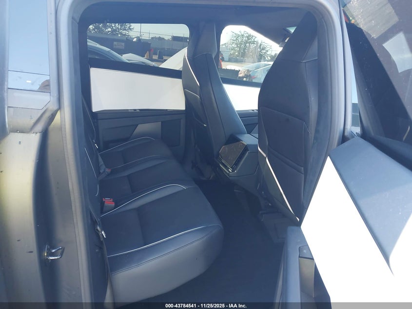 2024 Tesla Cybertruck All-Wheel Drive VIN: 7G2CEHED4RA033309 Lot: 43784541