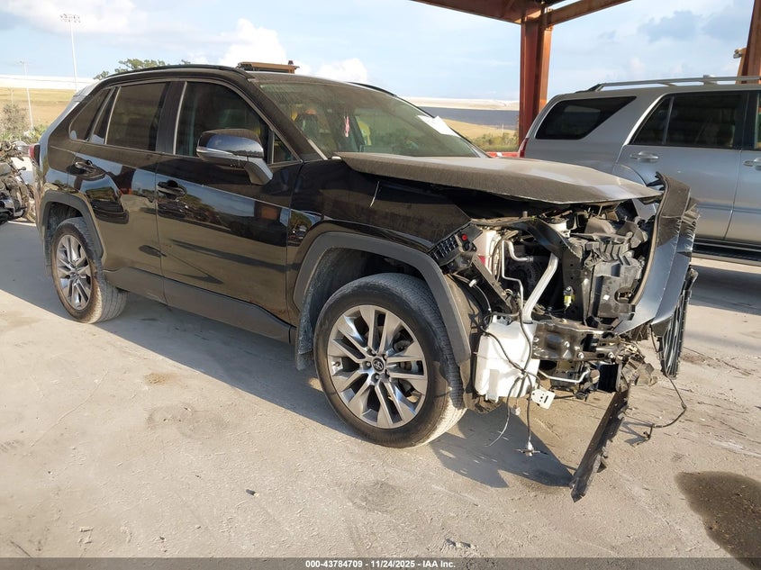 TOYOTA RAV4 XLE PREMIUM