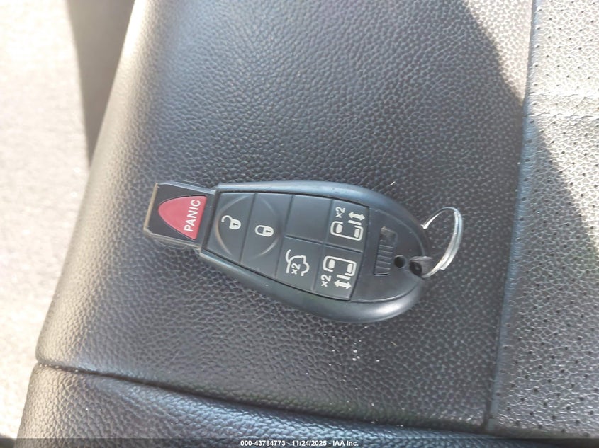 2015 Chrysler Town & Country Touring-L VIN: 2C4RC1CG7FR676201 Lot: 43784773