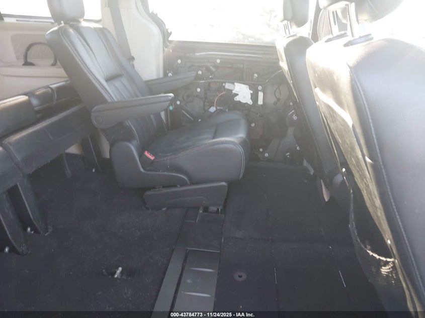 2015 Chrysler Town & Country Touring-L VIN: 2C4RC1CG7FR676201 Lot: 43784773