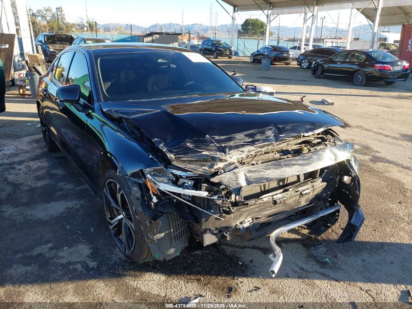 VOLVO S60 B5 CORE DARK THEME